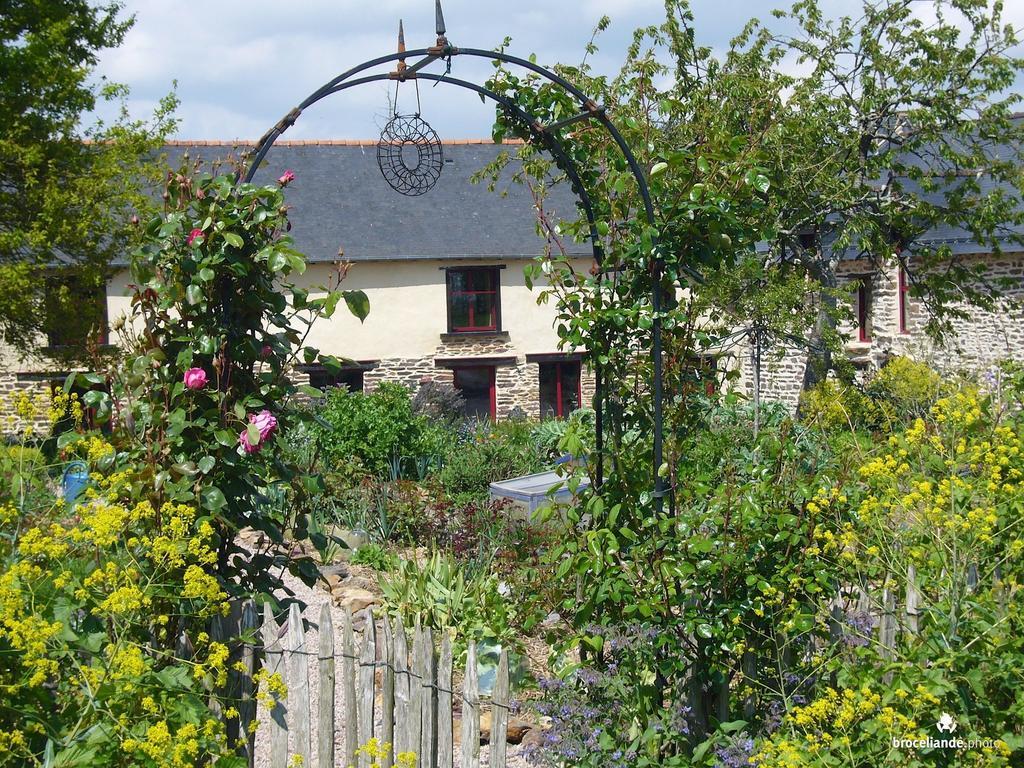 Chambres D'Hotes Logis De L'Etang De L'Aune Iffendic Luaran gambar